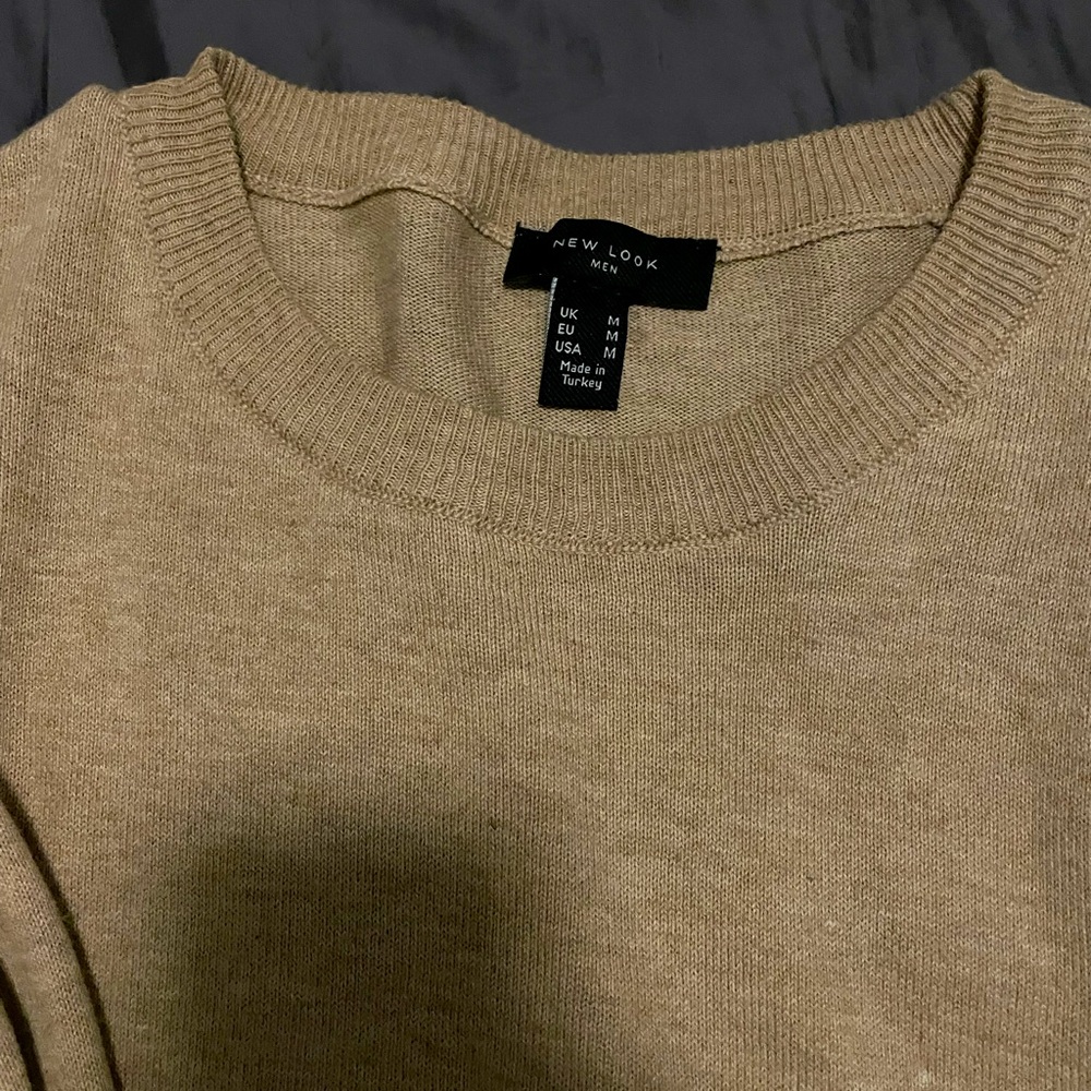 Tan men’s sweater. Medium